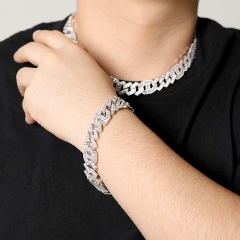  Take your jewelry game to the next level with this  heavy prong baguette Gucci curb chain.
