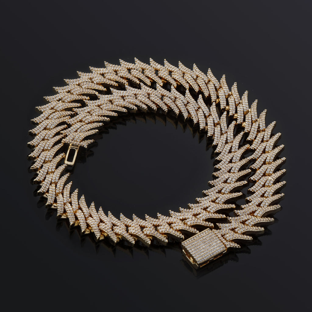 the Thorn Cuban Link is one of our latest Link Chain, adding thorns giving it a sharper, bolder, and bossy look. 